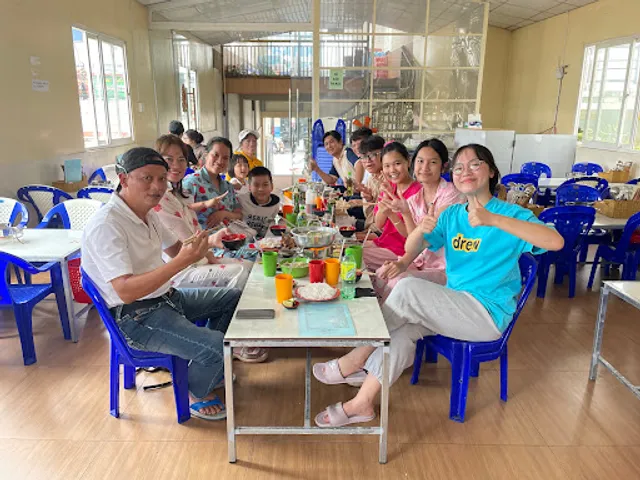 Tao Ngộ (Lẩu Gà Lá É Phú Yên) (Má Heo Nướng)