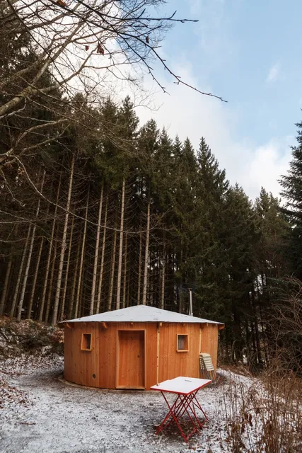 Courcelle - Hébergement insolite famille Week end Cabanes perchées Yourte VTT électrique Auvergne