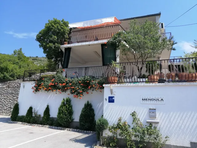 Apartments MENDULA