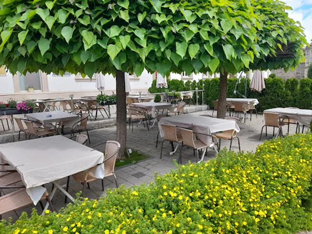 Bäckerei•Cafe•Speiselokal Achtziger& Gästehaus ~Leonie~