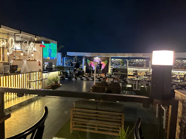 Marine Drive Resto & Sky Bar