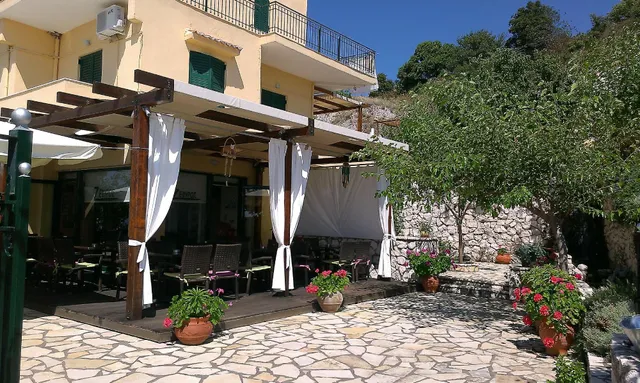 Zephyros, Rooms and Apartments