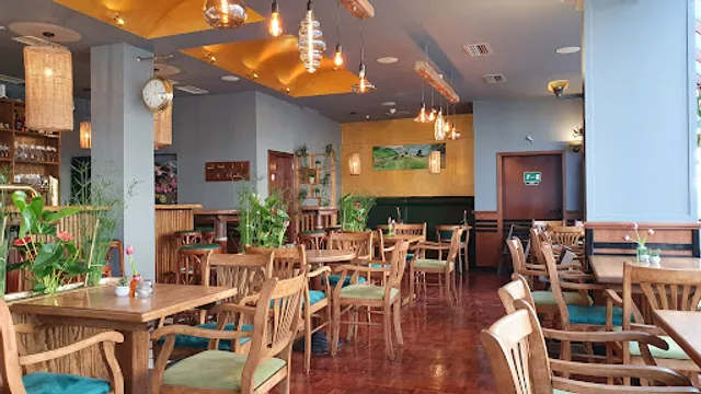 Alt - Hues-Ecke Neu - Asian Taste im Hues-Eck