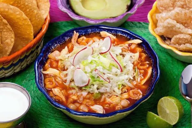 POZOLE ESTILO MICHOACÁN “LA GÜERA”