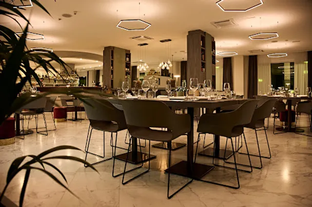 Sartoria Ristorante (Roof Garden)