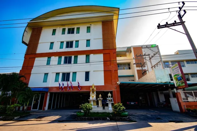 Aomsin Apartment-ออมสินอพาร์ทเม้นท์รายวันและรายเดือน