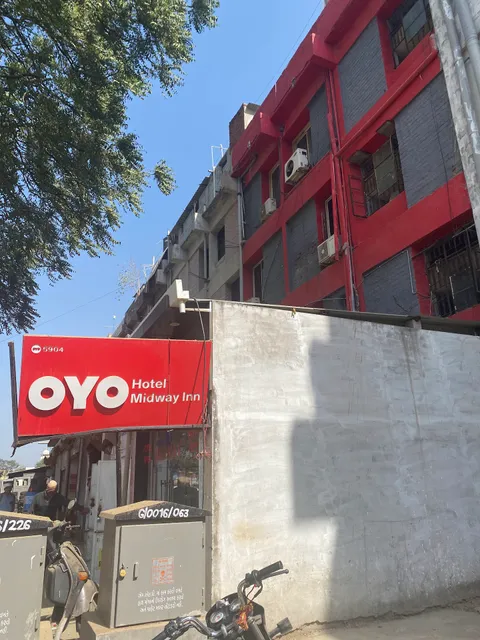 OYO 5904 Hotel Midway Inn