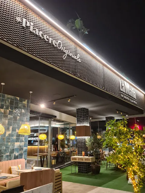 La Mafia se sienta a la mesa