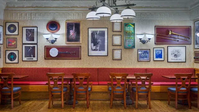 Scat Cat's Club - Lounge