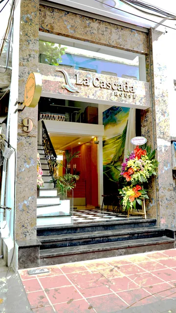 La Cascada House & Travel