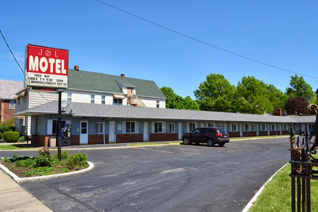 J & L Motel
