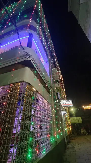 7 Trader Hostel & Trading cafe