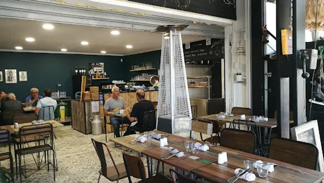 Derrière les Fagots