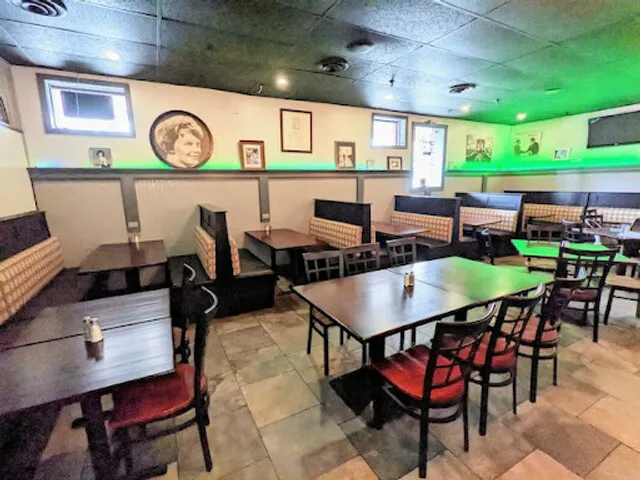 Wolfs Head Restaurant & Bar