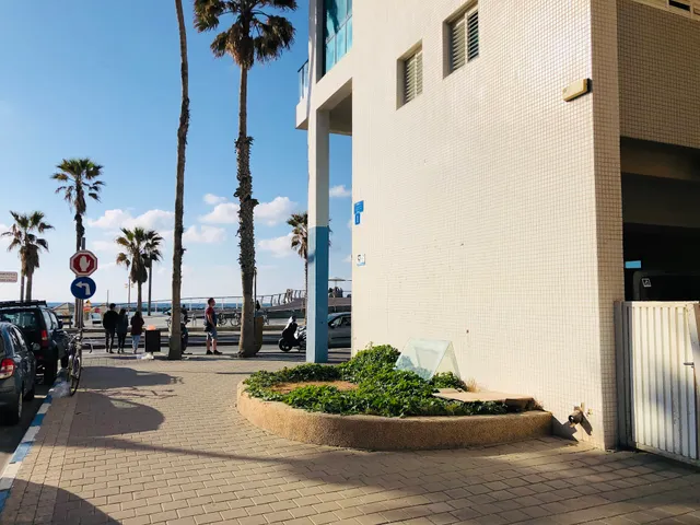 Herbert Samuel on the beach