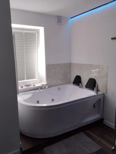 Chillroomsosnowiec / Apartament z jacuzzi / Śląsk / Wanna z hydromasażem