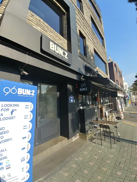 96 BUN'Z Travelers Lodge