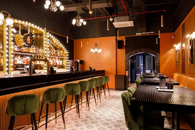 Hitchki Phoenix Palladium, Lower Parel