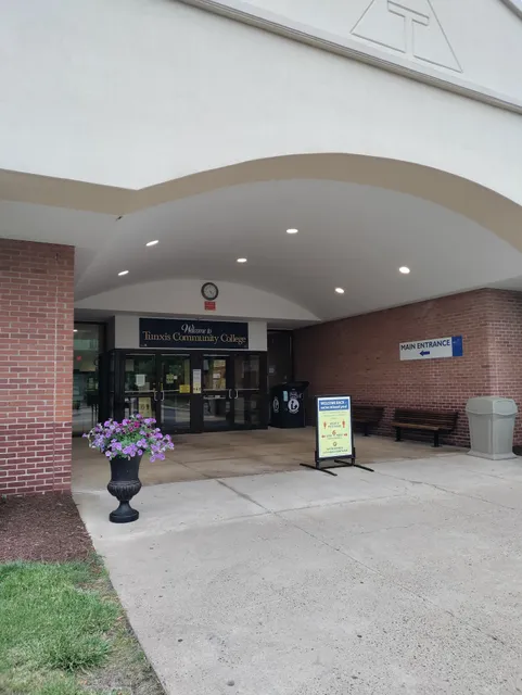 CT State Community College Tunxis Bookstore