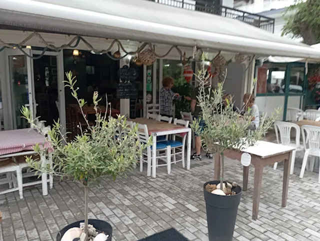 Kala Kathoumena Ouzeri Maja