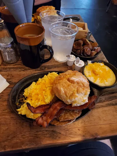 Two Cracked Eggs Cafe