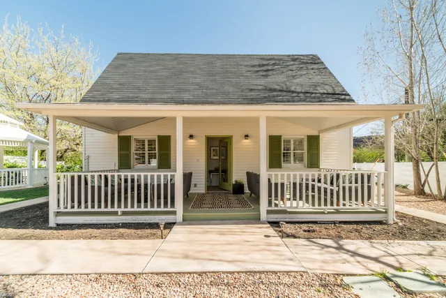 Heller House Inn on Main