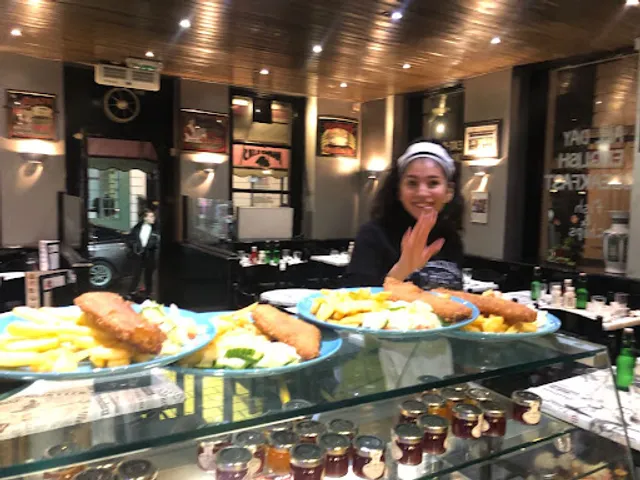 Munchkins Restaurant London LTD