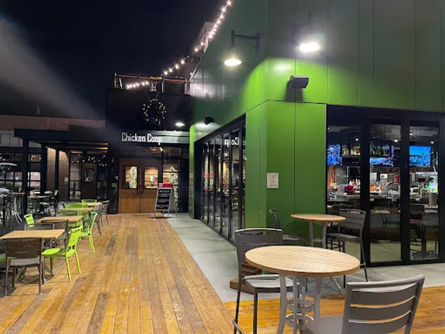 Chicken N Pickle - Overland Park