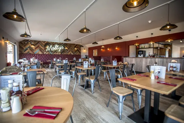Molly's Bar & Restaurant