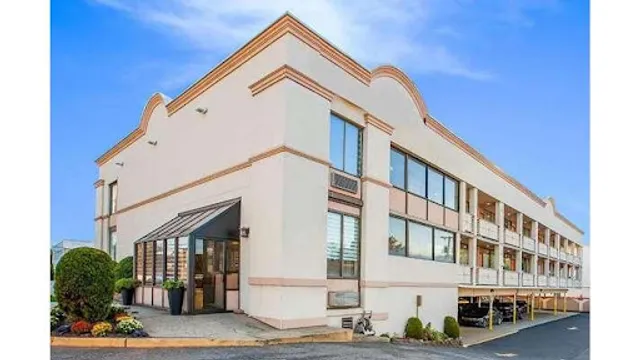 Super 8 by Wyndham Meadowlands