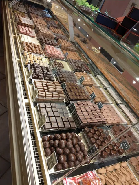 Van Hecke F Chocolatiere