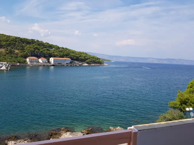 Beachfront Apartment Jelsa