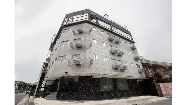 OYO 675 Circuit Hostel