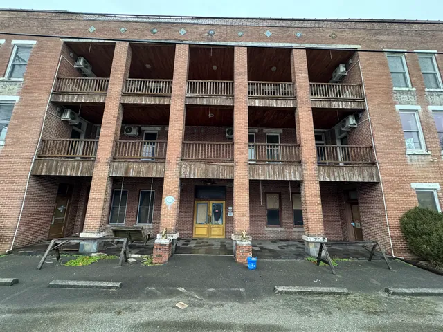 Walking Horse Haunted Hotel