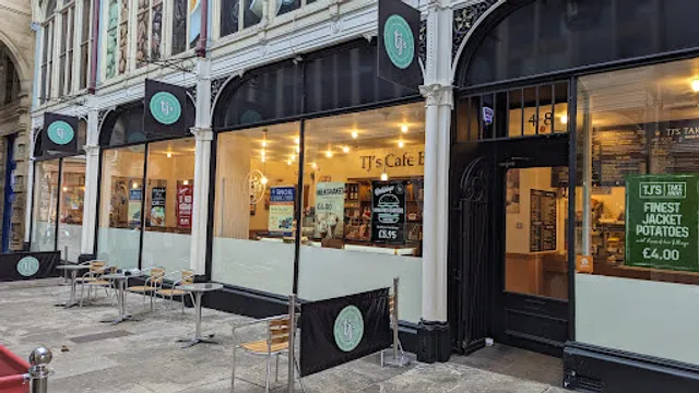 Downtown cafe bar & Bistro