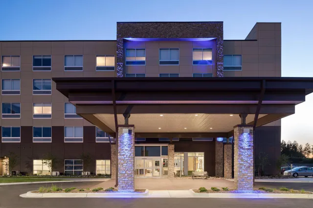 Holiday Inn Express & Suites Duluth North - Miller Hill by IHG