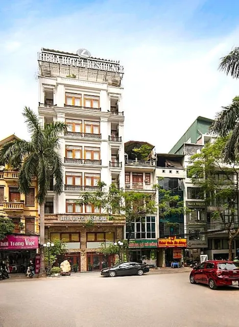 Luxe Paradise Suites Hotel Dich Vong Hau