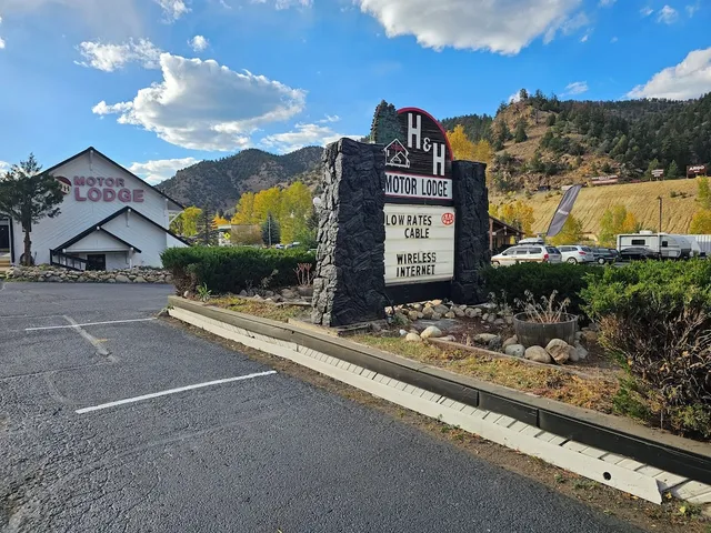 H & H Motor Lodge