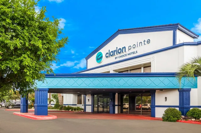 Clarion Pointe Lake Jackson - Clute