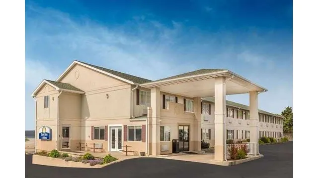 Days Inn by Wyndham Osage Beach Lake of the Ozarks