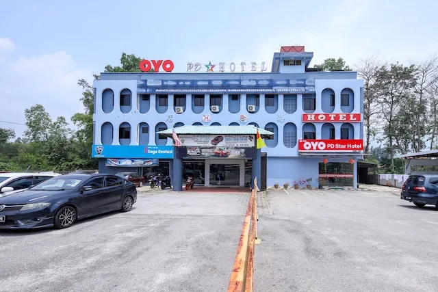 OYO 1136 Pd Star Hotel