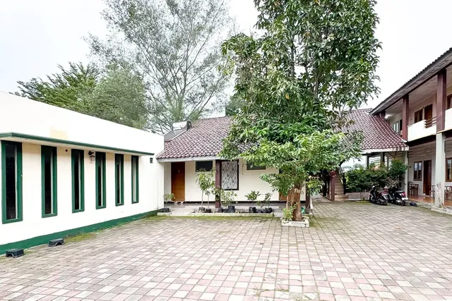 Urbanview Hotel Sabitha Kalijati Subang