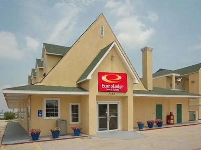 Crossroads Hotel & Suites