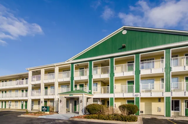 HomeTowne Studios Denver - Glendale/ Cherry Creek