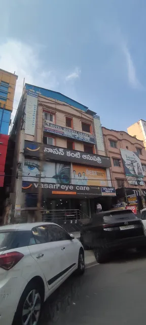 Hotel mourya grand inn