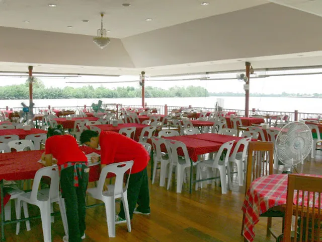 ร้านอาหารมธุรสเรือนแพ ฉะเชิงเทรา