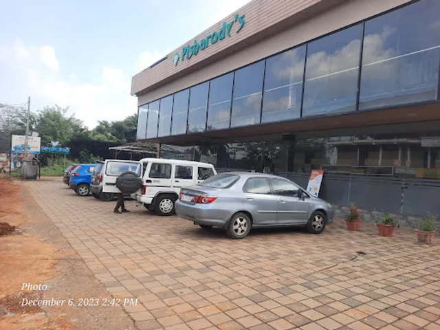 Pisharody's Veg Restaurant