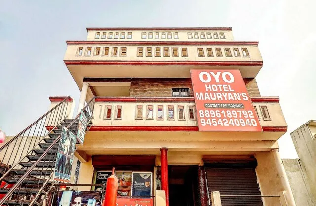 OYO Flagship Hotel Mauryans Near Munshi Pulia Metro Station