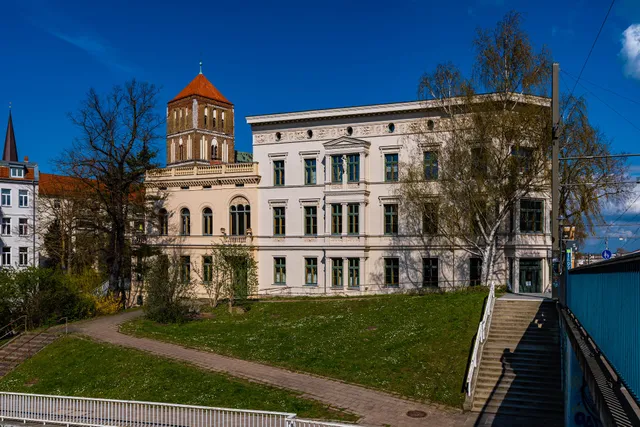 Stadtvilla an der Viergelindenbrücke