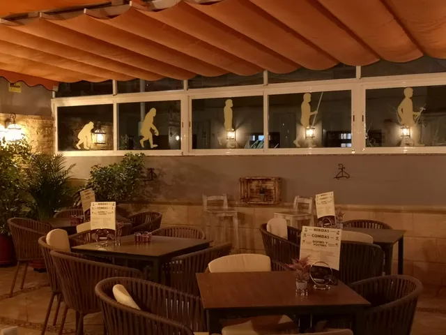 3 monkeys Torrox Costa